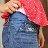 cómo transformar unos pantalones en pre-mamá