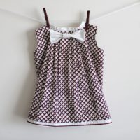 paso a paso vestido de niña con una funda de almohada