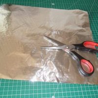 Truco para mantener afiladas las tijeras de costura