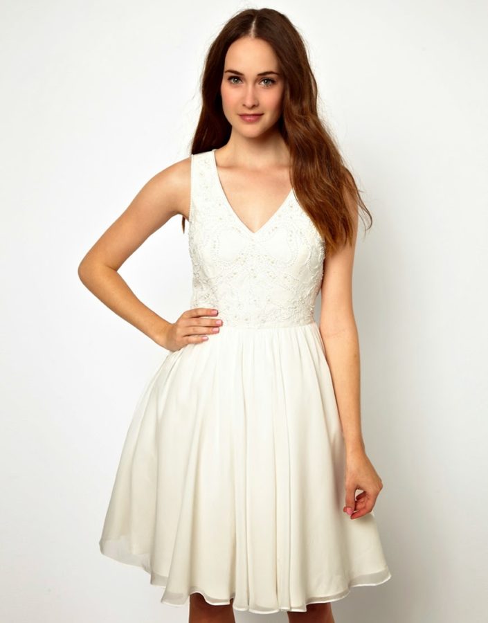 patrón de vestido de graduación con escote en pico