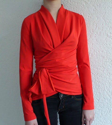 patrón de blusa envolvente de Burda