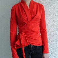 patrón de blusa envolvente de Burda